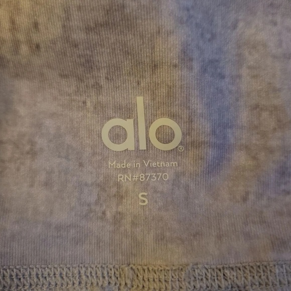 Alo Yoga High Waist Airbrush Capri - Picture 4 of 4